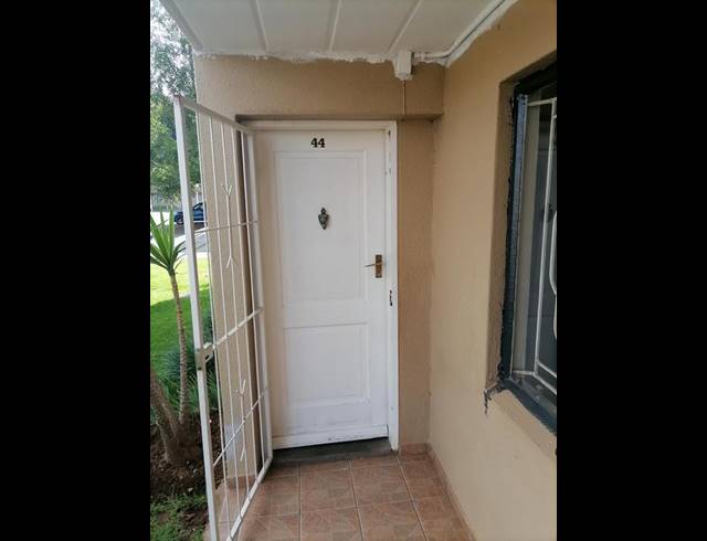 2 BEDROOM APARTMENT FOR SALE IN GLEN MARAIS